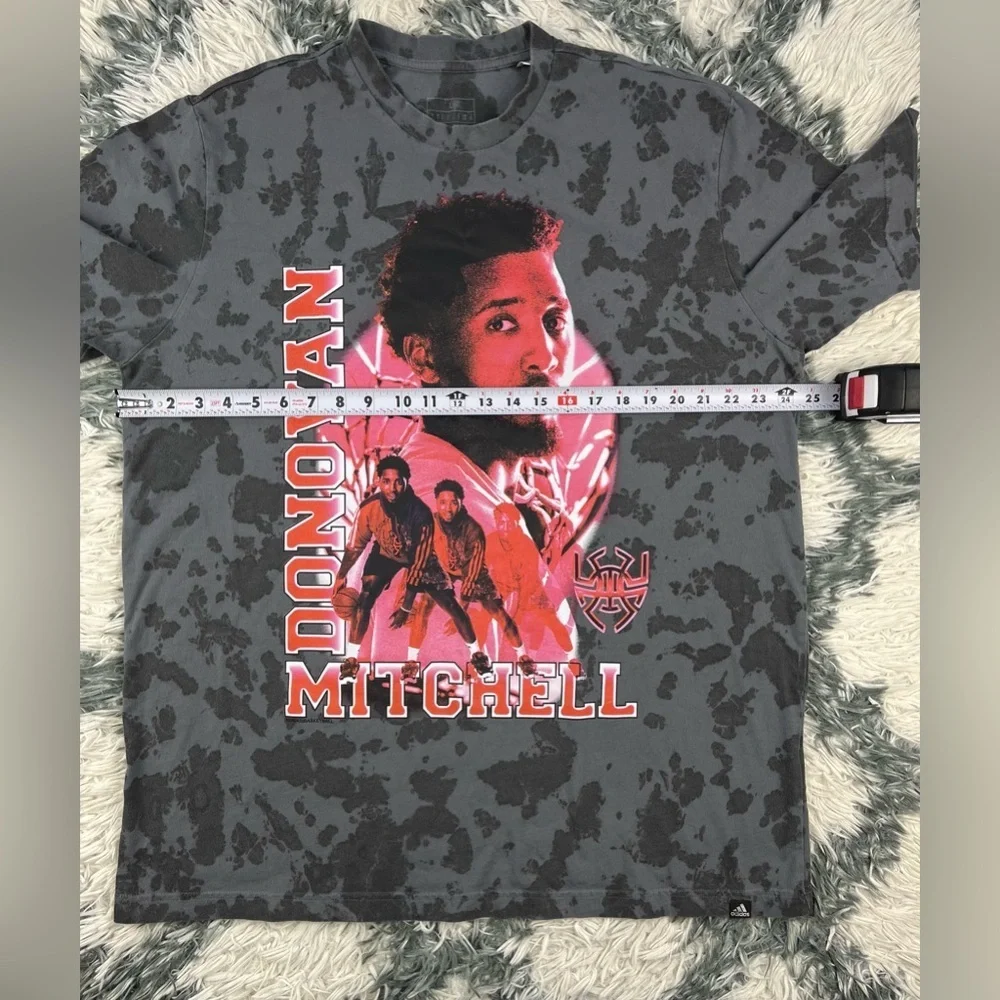 Adidas Men’s Gray Donovan Mitchell Tunnel Graphic T-shirt Size Large